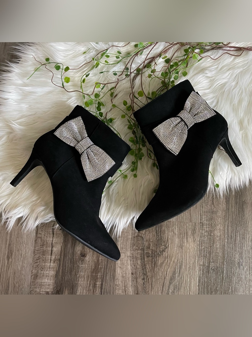 Torrid Silver RHINESTONE BOW
Black STILETTO BOOTIE Women’s Size 11 WW